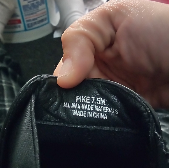 Boots - Picture 3 of 6